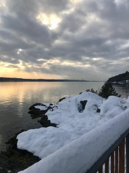Om Chalet 2 Avec Spa Et Foyer Borde Du Fleuve St-Pierre-de-l'Île-d'Orléans المظهر الخارجي الصورة