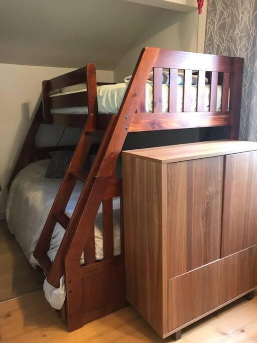 Om Chalet 2 Avec Spa Et Foyer Borde Du Fleuve St-Pierre-de-l'Île-d'Orléans المظهر الخارجي الصورة